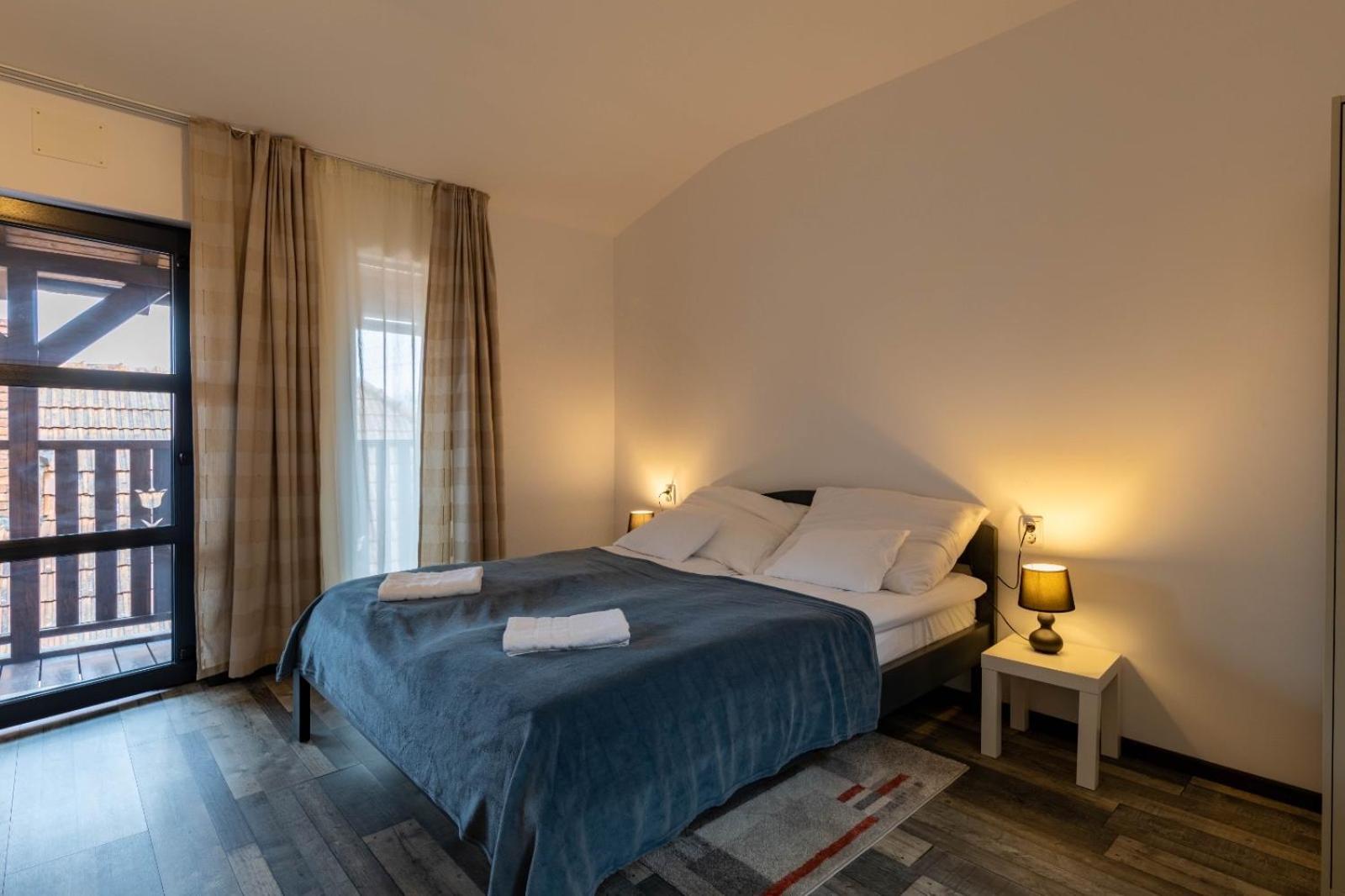 Happy Nest Hotell Luna de Sus  Exteriör bild